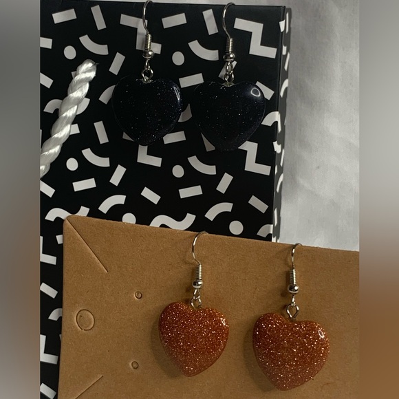 Set of 2 Heart Shaped  Dangle Sandstone Pierced Earrings - Picture 6 of 8